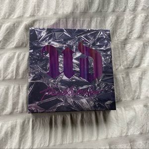 NWOT Urban Decay Troublemaker Palette